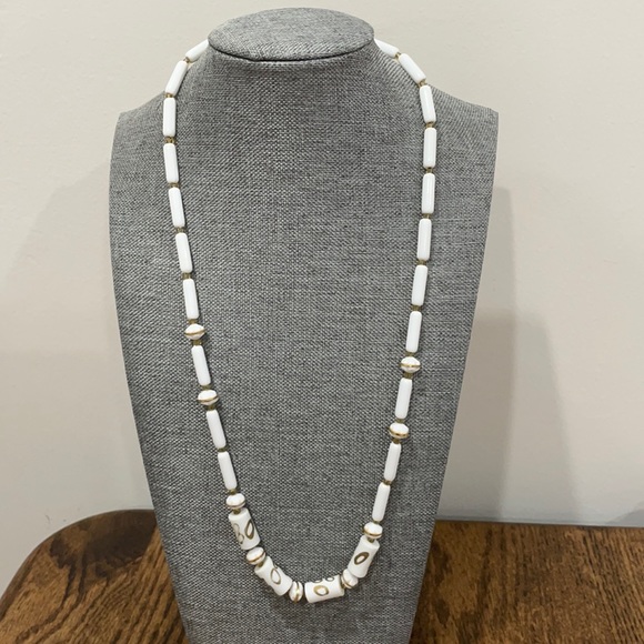 Jewelry - Vintage beaded necklace